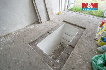 Nabízíme k prodeji zděnou garáž o výměře 18 m², která se nac