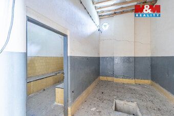 Nabízíme k prodeji prostornou halu o užitné ploše 435 m² v o