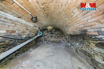 Nabízíme Vám k prodeji stavební pozemek 370 m2 s rodinným do