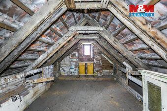 Nabízíme Vám k prodeji stavební pozemek 370 m2 s rodinným do