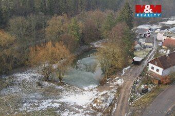 Nabízíme k prodeji stavební pozemek o výměře 600 m² v obci Č