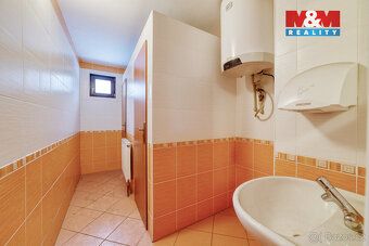 Nabízíme k prodeji prostorný rodinný dům v obci Boč na trase