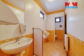 Nabízíme k prodeji prostorný rodinný dům v obci Boč na trase