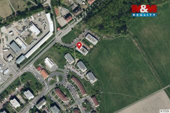 Nabízíme k prodeji světlý byt 1+kk o podlahové ploše 32 m², 