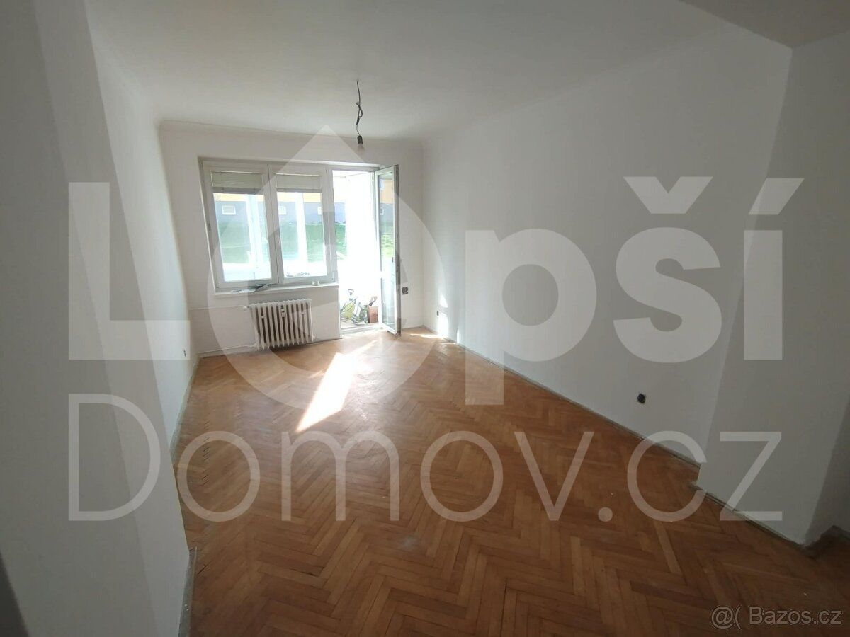 Nabízím k pronájmu byt o dispozici 2 plus 1 a podlahové ploš