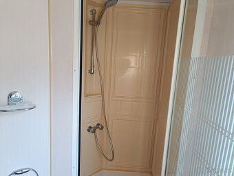 SKLAD v ŽEBRÁKU rozměr 3,2m x 11,5m, 3x uzavíratelná ložnice