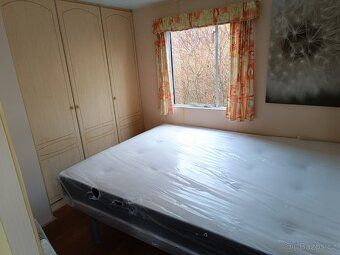 SKLAD v ŽEBRÁKU rozměr 3,2m x 11,5m, 3x uzavíratelná ložnice