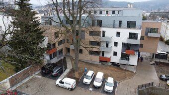 RK NEVOLAT. Pronájem nového bytu 2+kk s balkonem a možností 