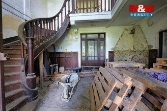 Exkluzivně nabízíme k prodeji historický areál zámku Tomíkov