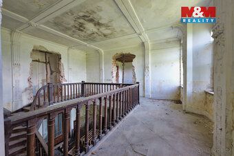 Exkluzivně nabízíme k prodeji historický areál zámku Tomíkov