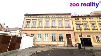 Nabízíme k prodeji dvoupodlažní dům v centru Královského měs