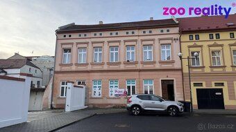 Nabízíme k prodeji dvoupodlažní dům v centru Královského měs