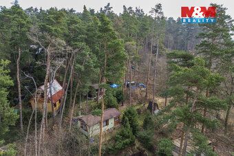 Nabízíme k prodeji útulnou samostatně stojící chatu v rekrea