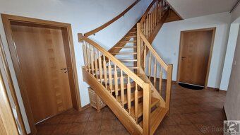 Nabízíme ke koupi rodinný dům 7+kk s garáží 213m2 v klidné m