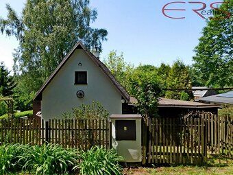 Ev.č. 00697 Zděná zahradní chata s romantickou zahradou, vla