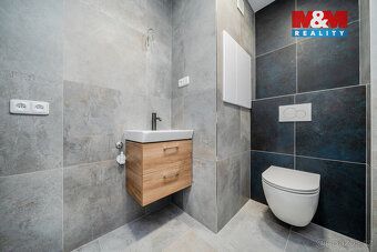 Nabízíme k prodeji světlý byt 2+kk o výměře 40 m² v cihlovém