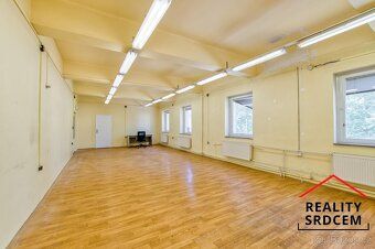 Hledáte prostory pro Vaše podnikání?
Nabízíme k pronájmu kan