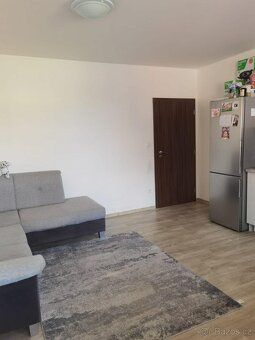 Nabízíme k pronájmu velmi pěkný byt 3+kk s balkonem, ve 3. p