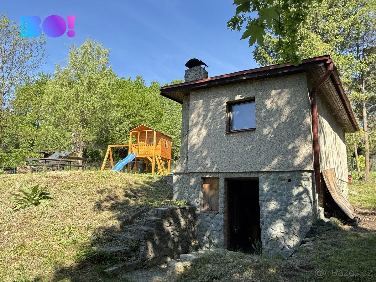 Nabízíme ke koupi zděnou chatu s podsklepením v blízkém okol