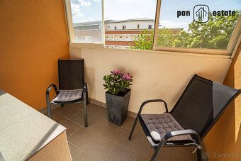 Nabízíme k prodeji prostorný byt o dispozici 3+1 na ulici Sl