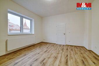 Nabízíme Vám k pronájmu světlý a kompletně zrekonstruovaný b