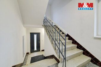 Nabízíme k pronájmu podkrovní byt o dispozici 3+kk o velikos