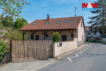 Nabízíme k dlouhodobému pronájmu částečně vybavený byt o dis