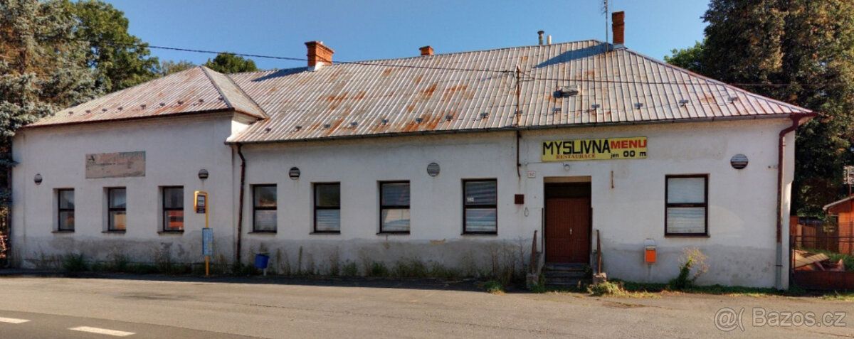 Kuchyně a přidružené prostory cca 82m2, jídelna 97m2. Možno 