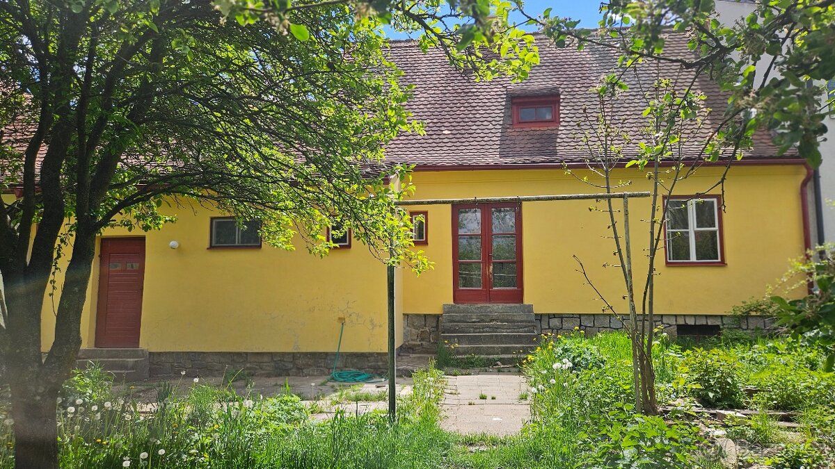 Dlouhodobě pronajmu zrekonstruovaný RD dispozice 3 + 1 s tem