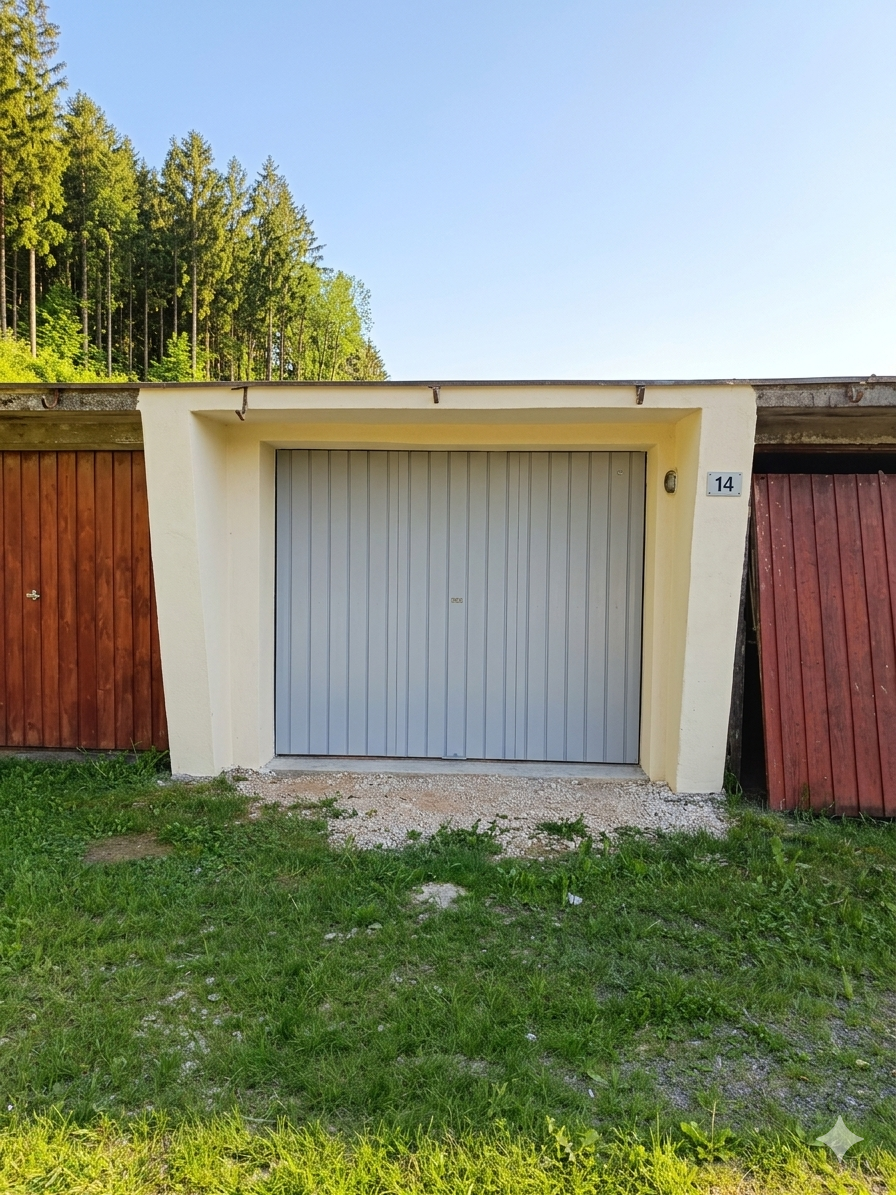 Nabízíme k prodeji zděnou garáž o výměře 20 m2, která se nac