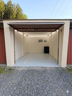 Nabízíme k prodeji zděnou garáž o výměře 20 m2, která se nac