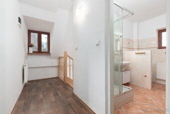 Nabízíme dvoupodlažní rodinný dům o dispozici 4+kk v klidné 