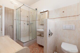 Nabízíme dvoupodlažní rodinný dům o dispozici 4+kk v klidné 