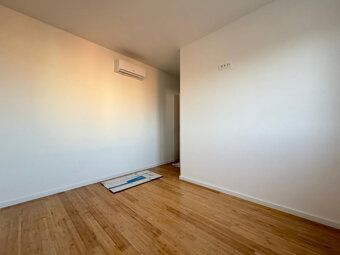 LaHoREAL.eu ponúka na predaj nový trojizbový apartmán s výhľ