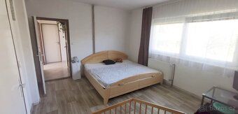 Hledáte klidné rodinné bydlení v přírodě, ale s výbornou dos