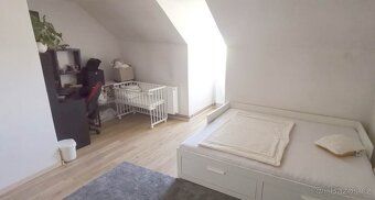 Hledáte klidné rodinné bydlení v přírodě, ale s výbornou dos