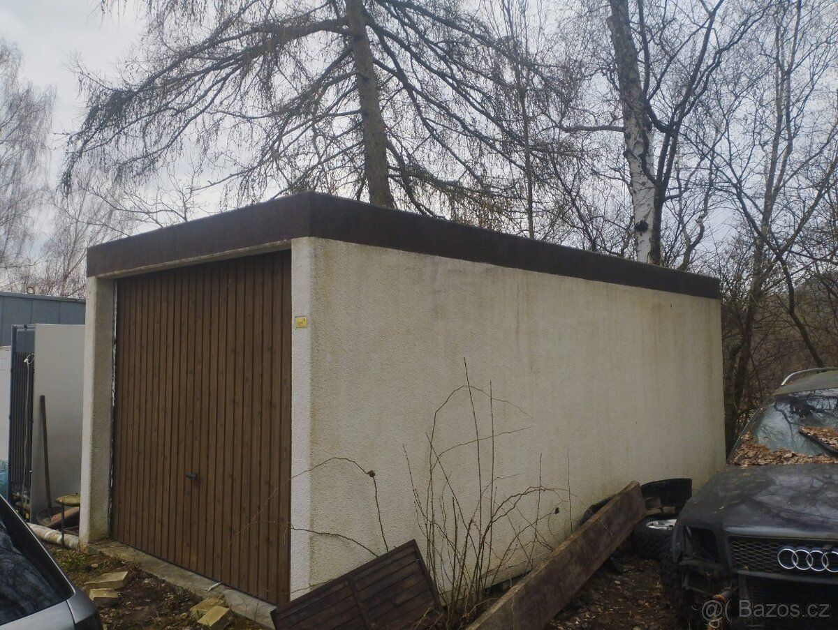 Prodám mobilní garáž v dobrém stavu, rozměry 2200x3100x6000m