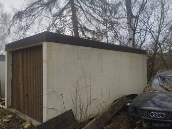 Prodám mobilní garáž v dobrém stavu, rozměry 2200x3100x6000m