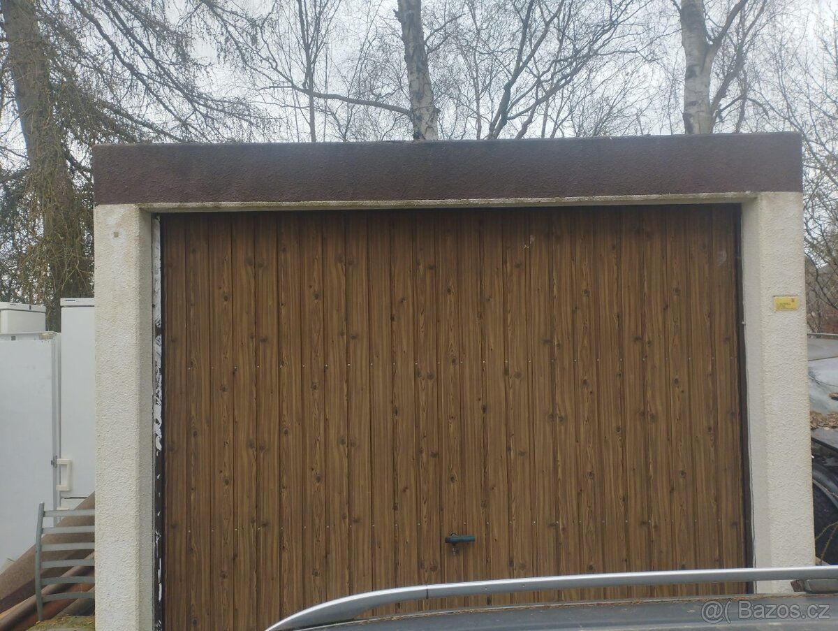 Prodám mobilní garáž v dobrém stavu, rozměry 2200x3100x6000m