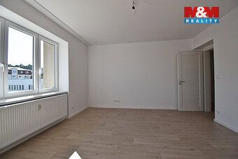 Nabízíme k pronájmu nově zrekonstruovaný prostorný byt o vým