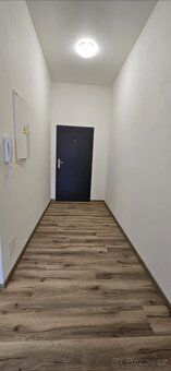 Exkluzivně nabízíme pronájem bytu 2+kk s balkonem a parkovac