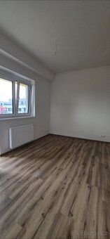 Exkluzivně nabízíme pronájem bytu 2+kk s balkonem a parkovac