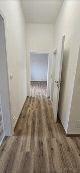 Exkluzivně nabízíme pronájem bytu 2+kk s balkonem a parkovac