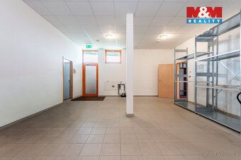 Nabízíme k prodeji moderní komerční objekt, situovaný přímo 