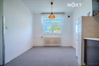 Nabízíme k pronájmu prostorný řadový rodinný dům o dispozici