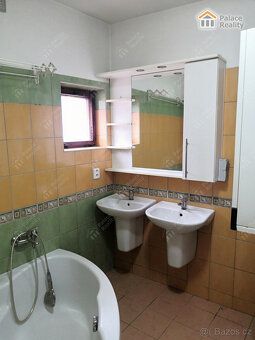 Nabízíme Vám k pronájmu prostorný byt 4+KK s balkonem a menš