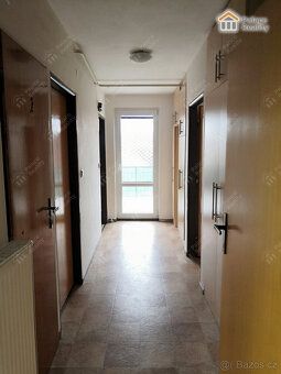 Nabízíme Vám k pronájmu prostorný byt 4+KK s balkonem a menš