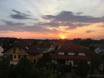 Pronajmu slunný podkrovní (4. patro) zařízený byt 2+kk 66m2 