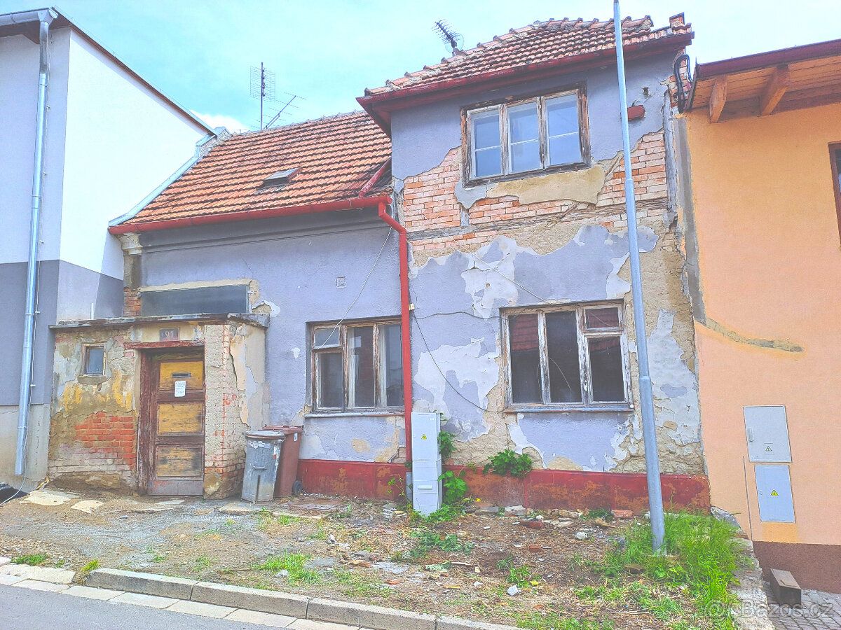 V zastoupení majitele nabízíme k prodeji starší rodinný dům 