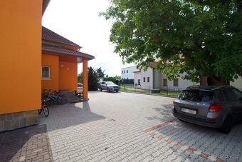 Na pronájem byt o dispozici 2+1 a podlahové ploše 44 m² v Pl